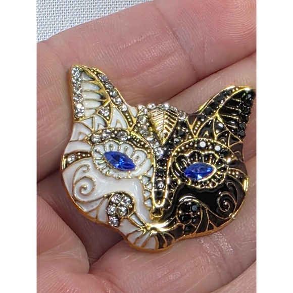 Vintage Style Tuxedo Cat Face Brooch Enamel Rhinestone Blue Eyes Gold Tone Pin - Picture 5 of 8